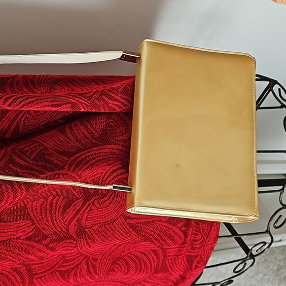 Stuart Weitzman Gold Evening Shoulder Bag. - Picture 5 of 11